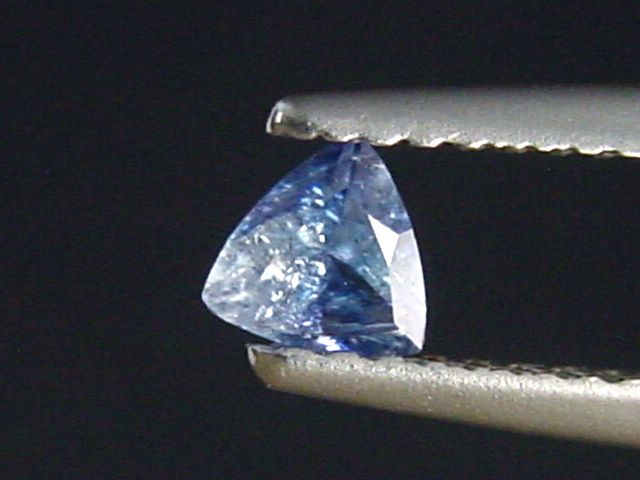 Benitoit zweifarbig 0,30 Ct. Trillion geschliffen - San Benito Co., Kalifornien, USA