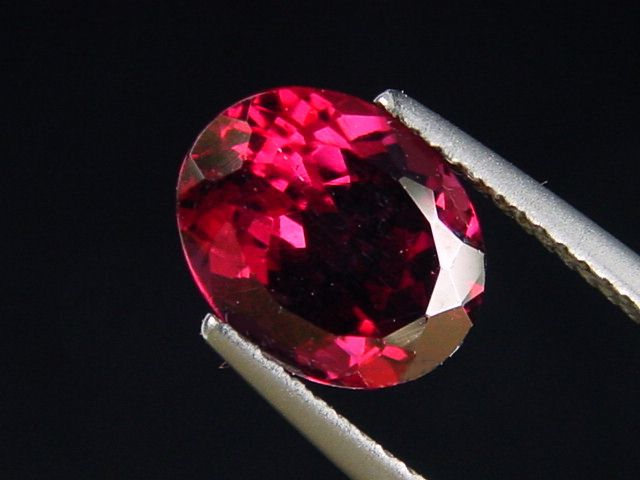 Rhodolite Garnet 3,45 Ct. fine red purple oval
