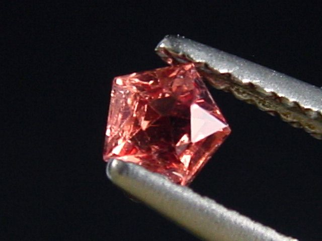 Spinell 0,30 Ct. Sammlerschliff seltene Padparadscha Farbe Sri Lanka