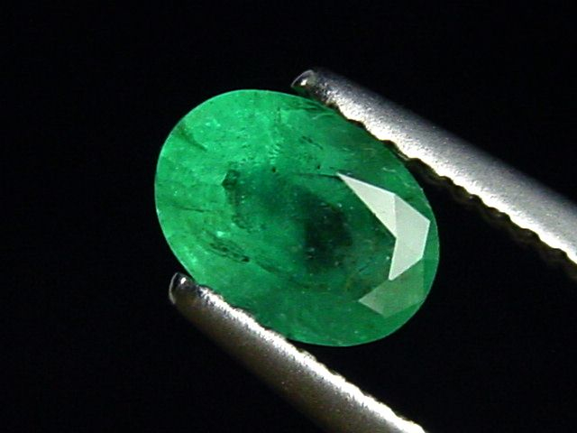 Emerald 0,74 Ct. fine green oval Colombia