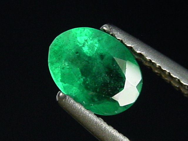 Emerald 0,80 Ct. fine green oval Colombia