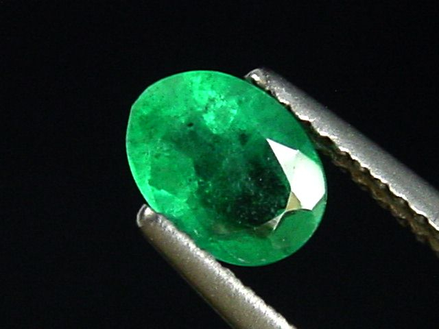 Emerald 0,80 Ct. fine green oval Colombia
