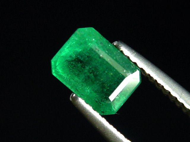 Smaragd 1,20 Ct. feines Grün 7 x 5 mm Oktagon Kolumbien
