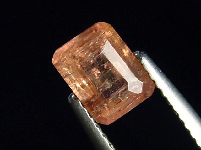 Imperialtopas / Imperial Topas rosa orange 1,48 Ct. Oktagon 7 x 5 mm Brasilien