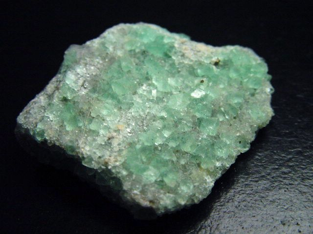 Fluorit Stufe 46 mm weiße und blaugrüne Kristalle - Asturien, Spanien