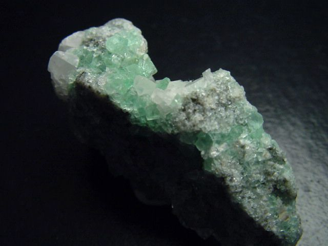 Fluorit Stufe 48 mm weiße und blaugrüne Kristalle - Asturien, Spanien