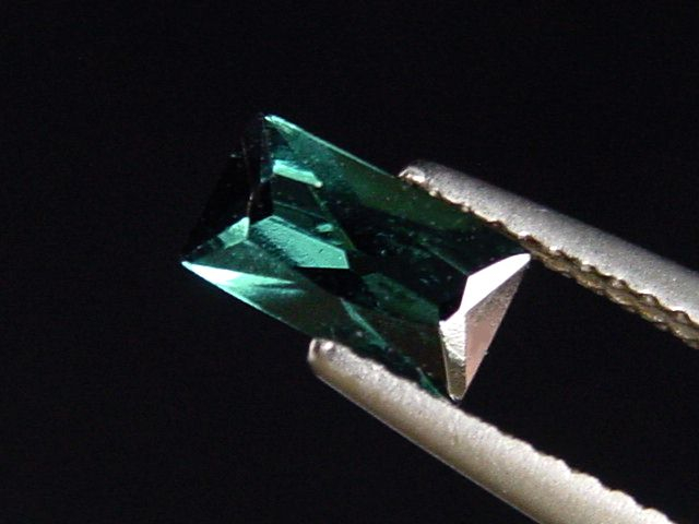Indigolith / blauer Turmalin 0,68 Ct. Baguette 7 x 4 mm Brasilien