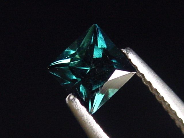 Indigolith / blauer Turmalin 0,81 Ct. Carree 5 x 5 mm Brasilien