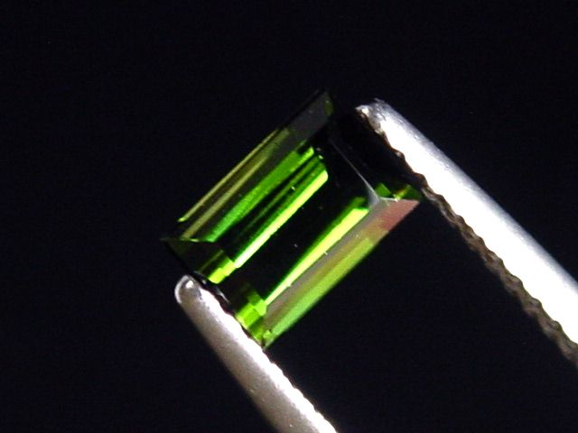 Verdelith / grüner Turmalin 0,69 Ct. Baguette 6 x 3,5 mm Brasilien