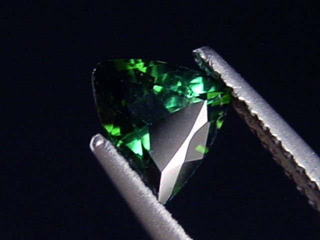 Verdelith / grüner Turmalin 0,77 Ct. Trillion 6,5 x 6 mm Brasilien