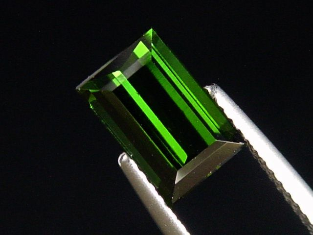 Verdelith / grüner Turmalin 1,81 Ct. Baguette 8,5 x 5,5 mm Brasilien