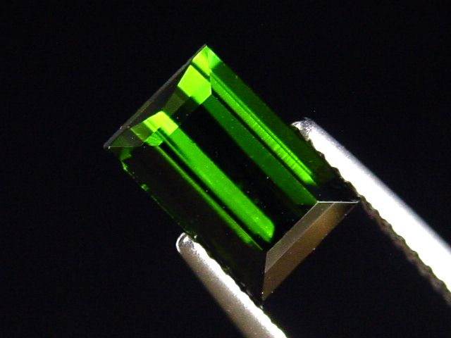 Verdelith / grüner Turmalin 1,81 Ct. Baguette 8,5 x 5,5 mm Brasilien
