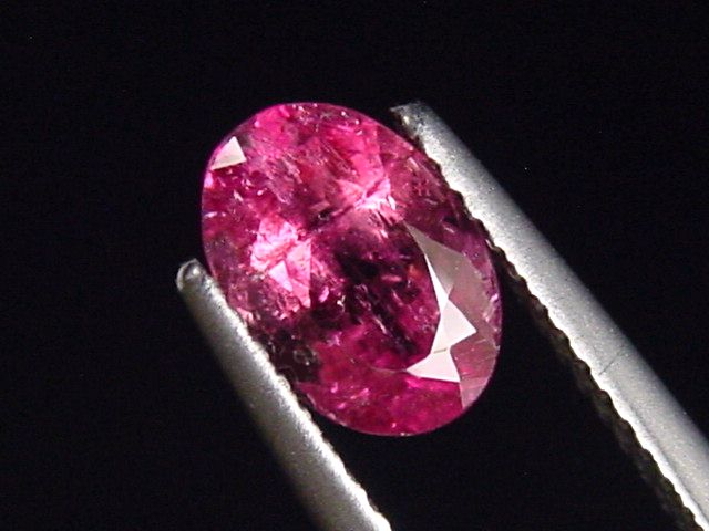 Rubellit / roter Turmalin 1,16 Ct. Oval 8 x 5,5 mm Brasilien