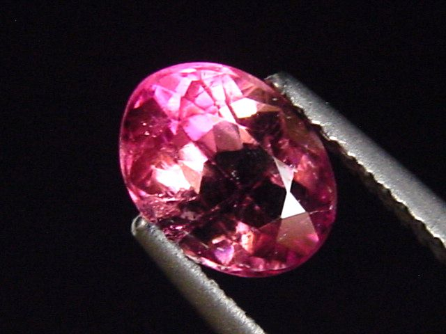 Rubellit / roter Turmalin 1,42 Ct. Oval 8 x 6 mm Brasilien