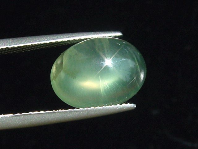 Prehnite cat's eye 6,87 Ct. - oval cabochon Australia