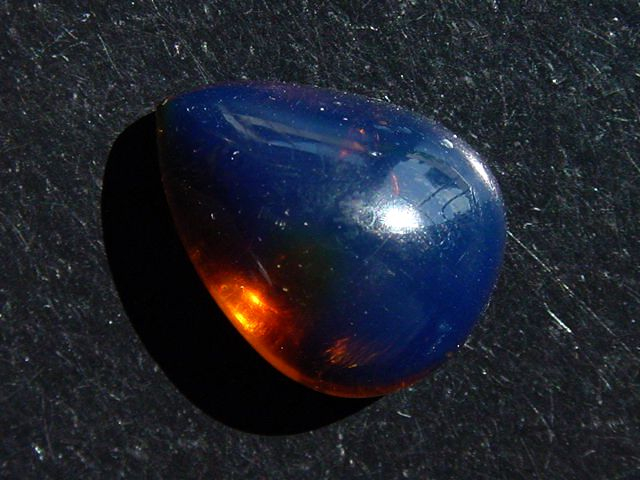 Blauer Bernstein 13,60 Ct. - 24,5 mm Tropfen Cabochon Indonesien