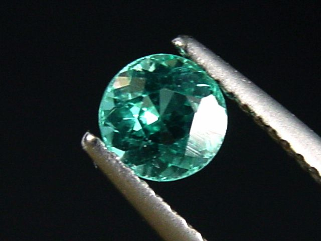 Apatite 0,71 Ct. turquoise blue - round