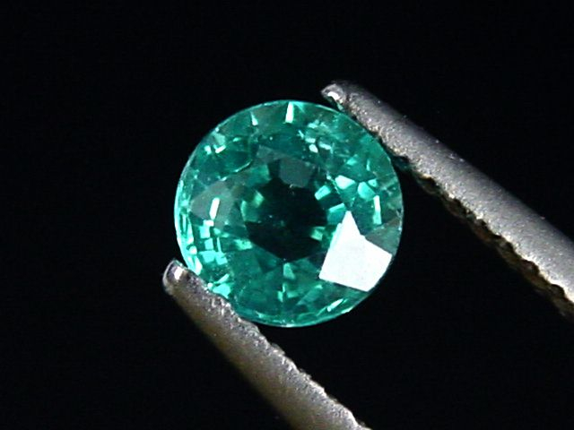 Apatite 0,70 Ct. turquoise blue - round
