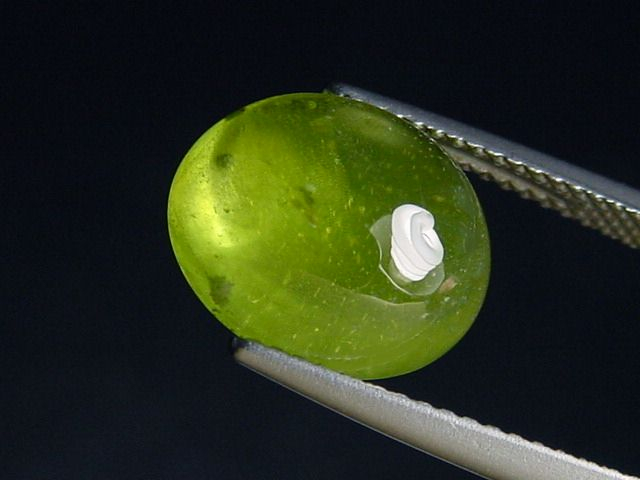 Peridot 6,58 Ct. - Apfelgrün - 12 x 10 mm Oval Cabochon