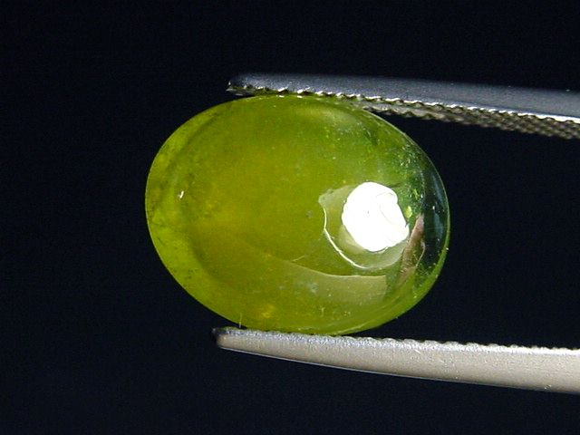 Peridot 5,82 Ct. - Apfelgrün - 13 x 10 mm Oval Cabochon