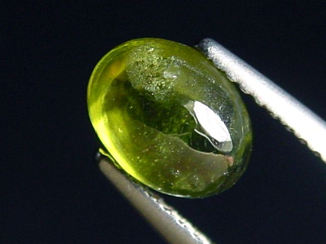 Vesuvianit / Idokras 1,83 Ct. Oval Cabochon Sri Lanka