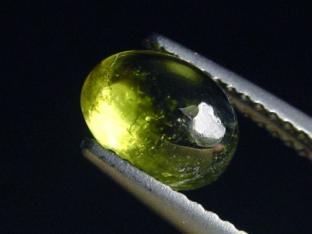 Vesuvianite / Idocrase 1,83 Ct. oval cabochon Sri Lanka