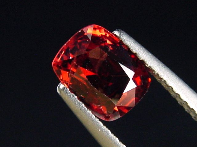 Red Spinel 1,74 Ct. Sri Lanka