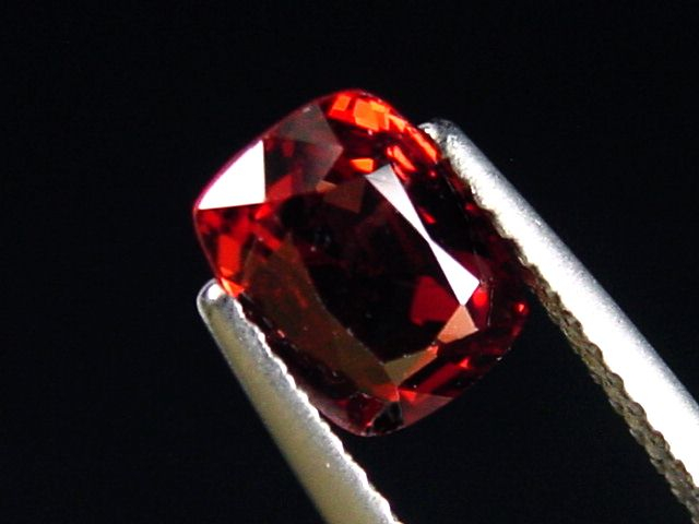 Red Spinel 1,74 Ct. Sri Lanka
