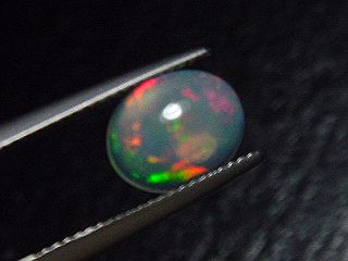 Opal 1,41 Ct. fine colorplay - oval cabochon