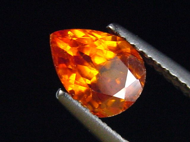 Zincite 2,25 Ct. pear cut faceted Poland