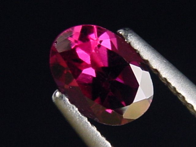 Rhodolit Granat 1,17 Ct. feines Rotviolett 7 x 5 mm Oval