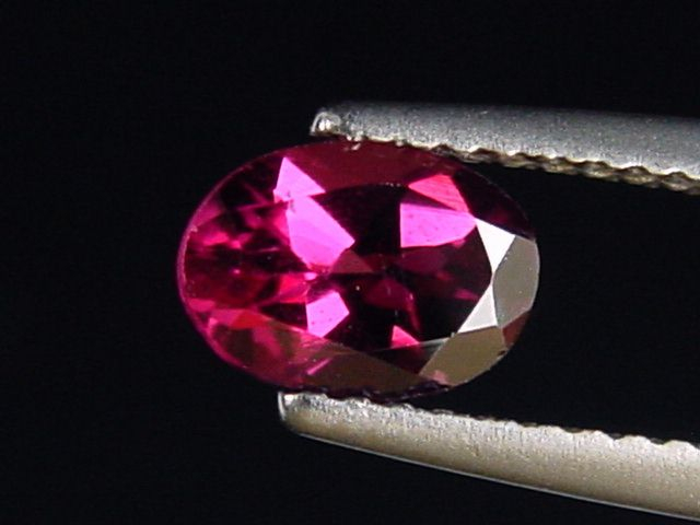 Rhodolit Granat 1,17 Ct. feines Rotviolett 7 x 5 mm Oval