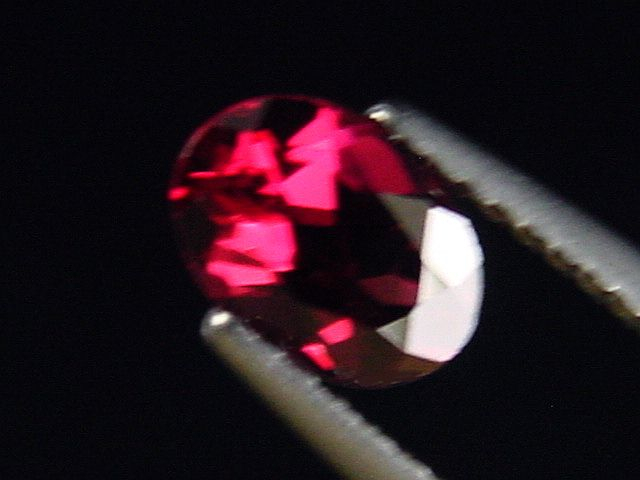Rhodolit Granat 1,04 Ct. feines Rotviolett 7 x 5 mm Oval