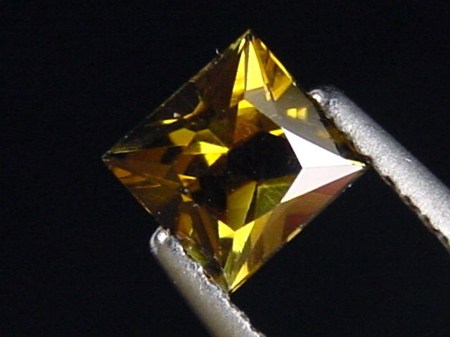 Dravit / brauner Turmalin 1,01 Ct. Carree 5 x 5 mm Brasilien
