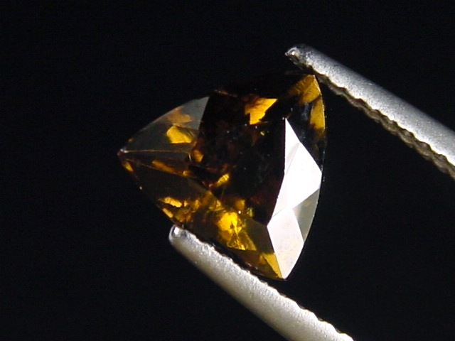 Dravit / brauner Turmalin 1,82 Ct. Trillion 8 x 8 mm Brasilien