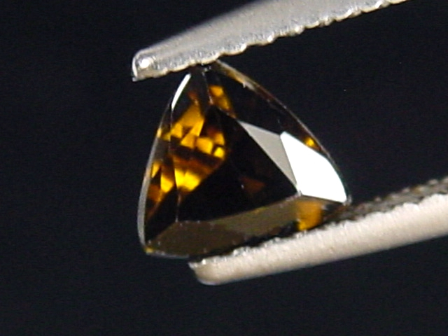 Dravit / brauner Turmalin 0,75 Ct. Trillion 6 x 5,5 mm Brasilien