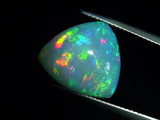 Opal 6,67 Ct. finest quality - trillion cabochon