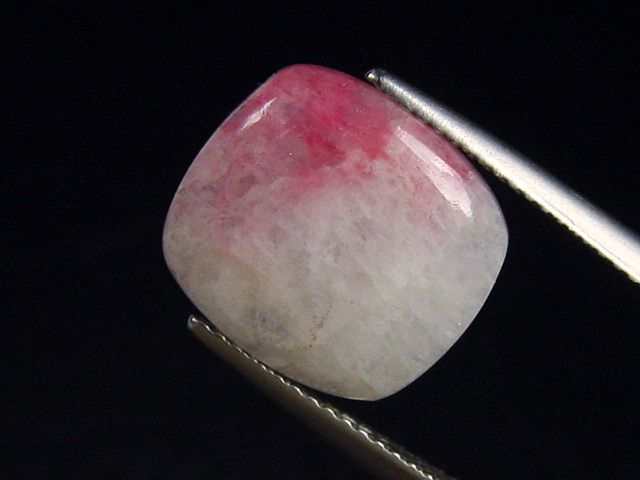 Tugtupite 5,03 Ct. cabochon cut - Greenland