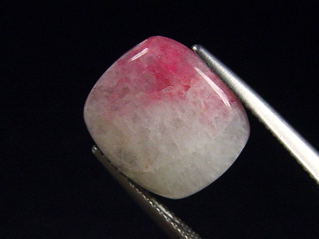 Tugtupite 5,03 Ct. cabochon cut - Greenland