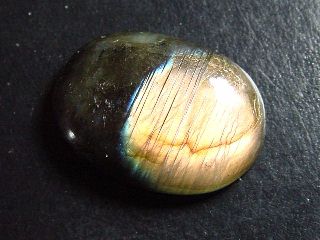 Labradorit 41,02 Ct. Oval Cabochon 29,5 x 21 mm Australien