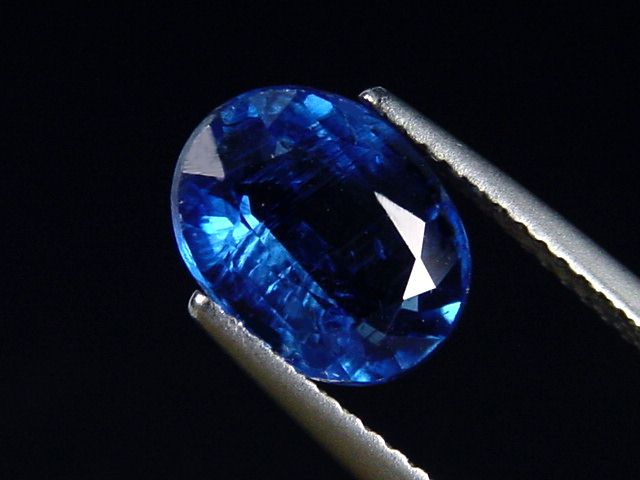 Kyanite / Disthen 3,20 Ct. fine blue oval