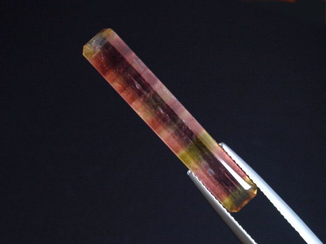 Turmalin 6,31 Ct. mehrfarbig mit feiner Zonierung 33 x 5,5 mm Oktagon Brasilien