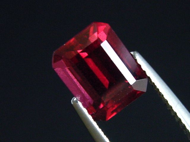 Rhodolit Granat 3,07 Ct. feines Rotviolett 9 x 7 mm Oktagon