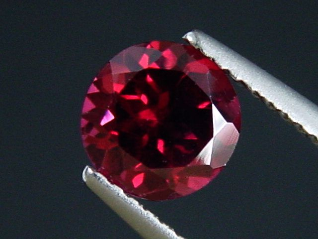 Rhodolite Garnet 1,66 Ct. fine red purple round