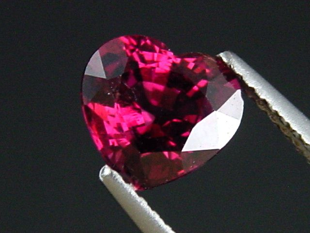 Rhodolit Granat 2,11 Ct. feines Rotviolett 8 x 7 mm Herz