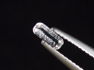 Natrolit 0,17 Ct. 6 mm Baguette geschliffen - Skardu, Gilgit, Pak.