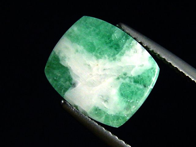 Smaragd in Albit 4,31 Ct. Kissen Cabochon 11 x 9,5 mm Brasilien