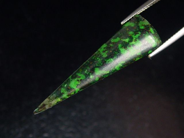 Spotted Jade 7,52 Ct. cabochon - Monte Viso, Piemont, Italy