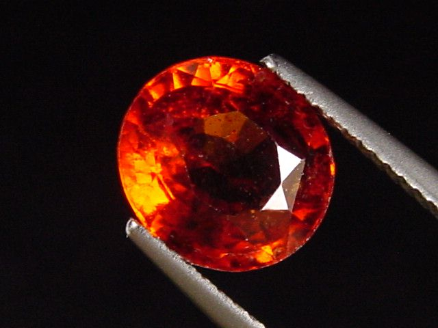 Hessonit Granat 3,71 Ct. Oval 9,5 x 8,5 mm Tansania