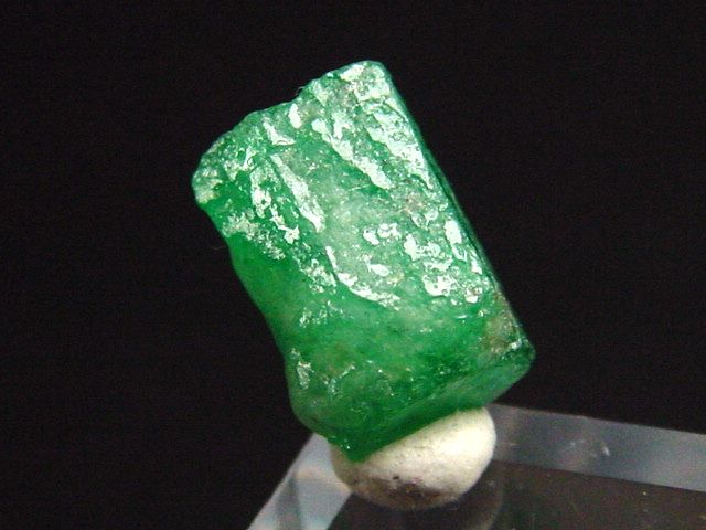 Emerald crystal 8 mm fine green - Muzo, Colombia